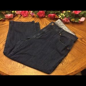 Women's Capri Pants Denim IZOD size 18 VERY NICE💖