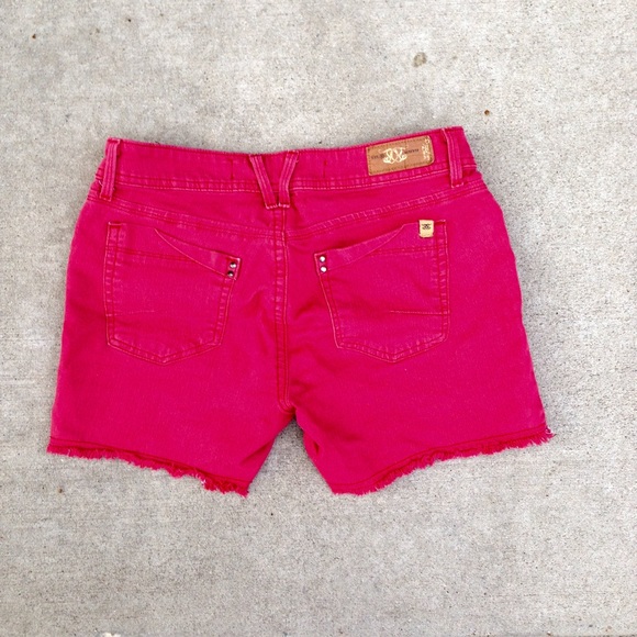 Red shorts - Picture 2 of 3