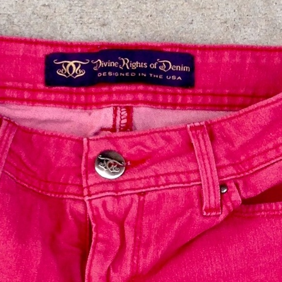 Red shorts - Picture 3 of 3