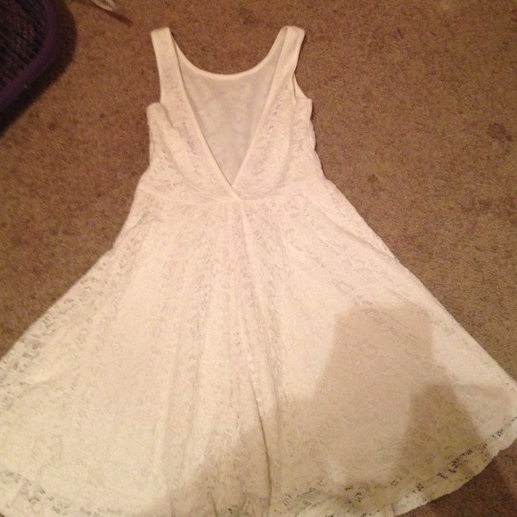 White lace dress - Picture 2 of 2