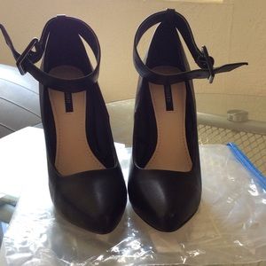 Black Forever21 Size7..  Send me your offer😍