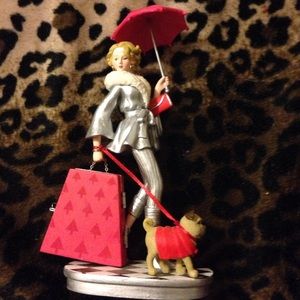 Porcelain figure secret message diva