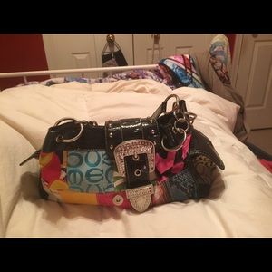I'm selling a purse.
