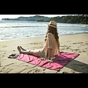 Lagu sand repellant blanket
