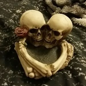 Skull romance tray