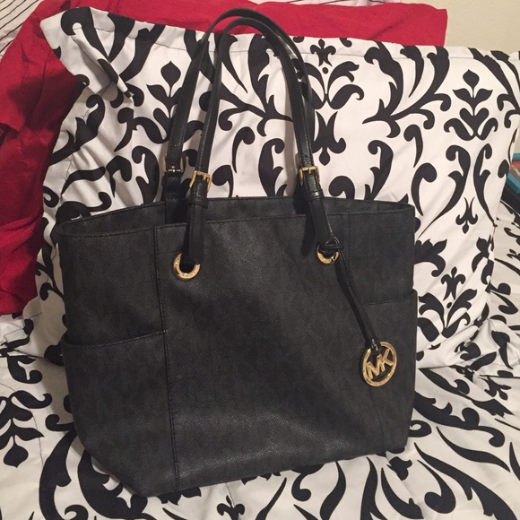 Michel Kors Jet Set Logo