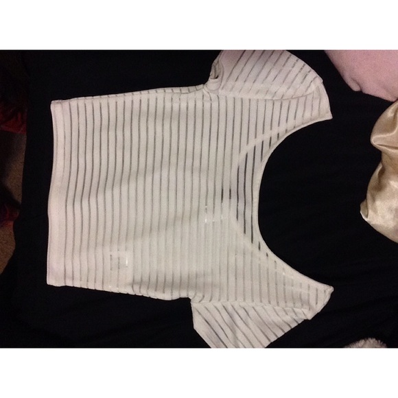 Crop top - Picture 2 of 3