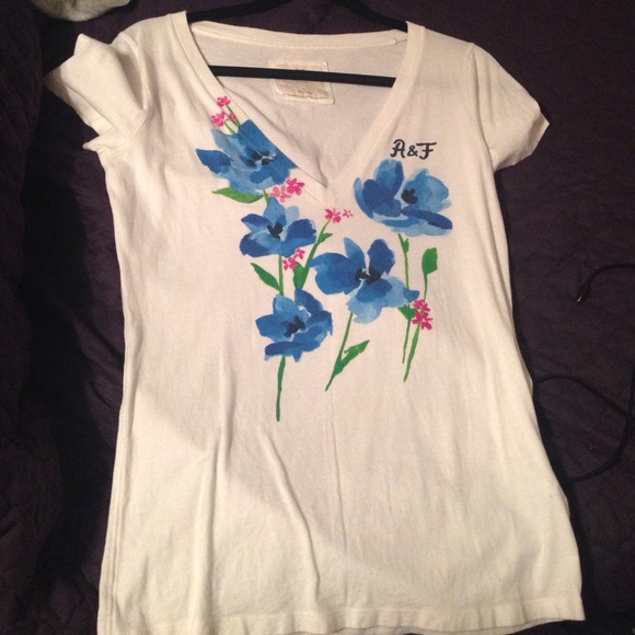 Brand New, Abercrombie&Fitch V-Neck Top (Large)