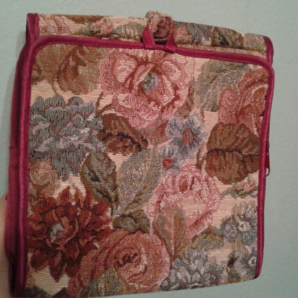 TRAVEL FOLDER - Picture 3 of 4
