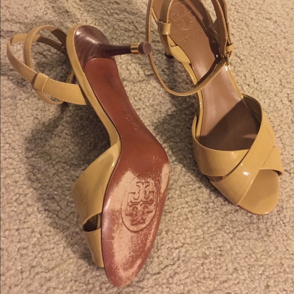 Tory Burch Nude Patent Peep Toe Sandal 7 - Picture 2 of 4