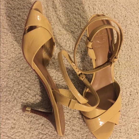 Tory Burch Nude Patent Peep Toe Sandal 7 - Picture 3 of 4