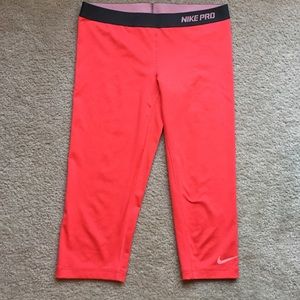 Like new Nike Pro cropped pants