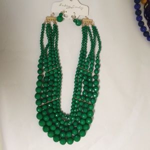 Green bold beaded necklace w/earrings