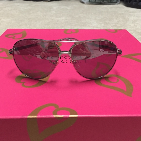 Oversize Silver Aviators Sunglasses 😎