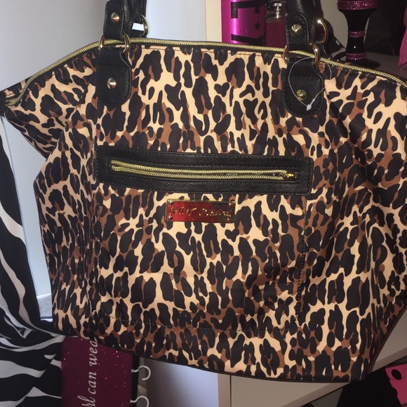 BETSEY JOHNSON PURSE✨