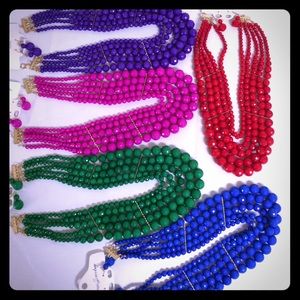 Beaded necklace w/earrings