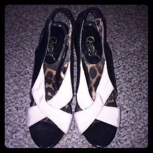 Nude/Black high heels