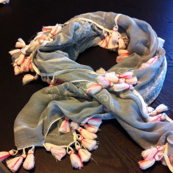 Scarf - Picture 1 of 2