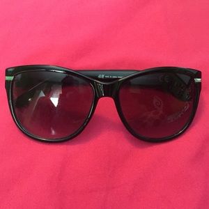 MUST GO H&M Black sunglasses