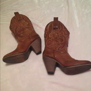 Size 7 1/2 - 8 Brown Cowboy Boots fits wide calf
