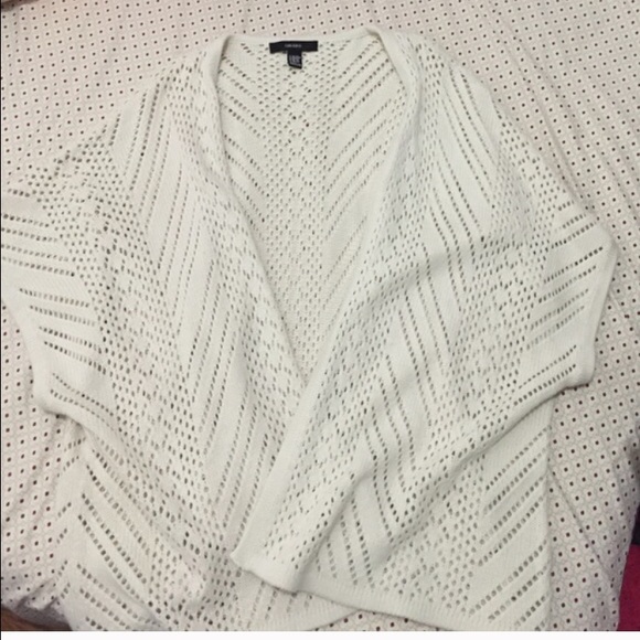 Creme/white cardigan