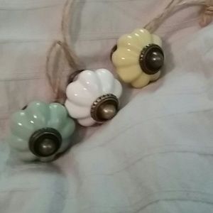 Ceramic screw on knobs