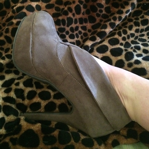 💜💜SOLD💜💜 - Picture 3 of 4