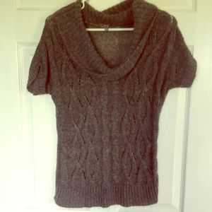 Short sleeve sweater