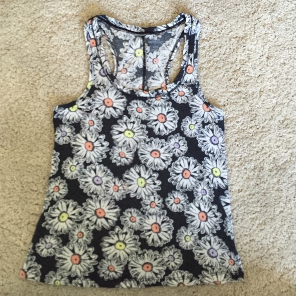 ❌SOLD❌Urban outfitters daisy tank