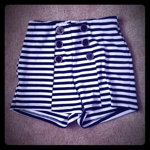 Vitta Luna highwaisted shorts