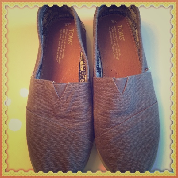 TOMS- light brown 💚