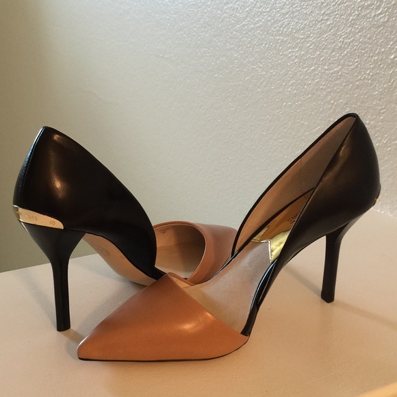 ‼️SOLD‼️ Michael Kors Leather Pointed Toe Heels - Picture 2 of 3