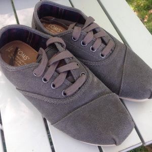 Toms lace up shoes