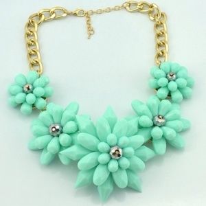 Turquoise flower necklace