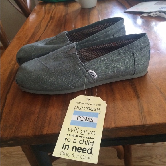 TOMS new with tags