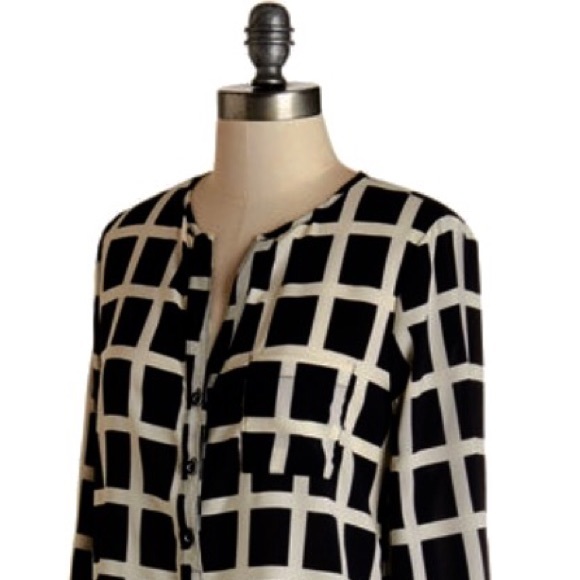 Monochrome Blouse - Picture 2 of 4