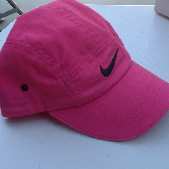 hot pink nike hat