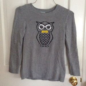 Cute gray crew neck sweater with owl design 😍