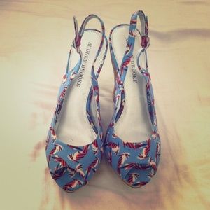 Cute wedge sandals!! 👠