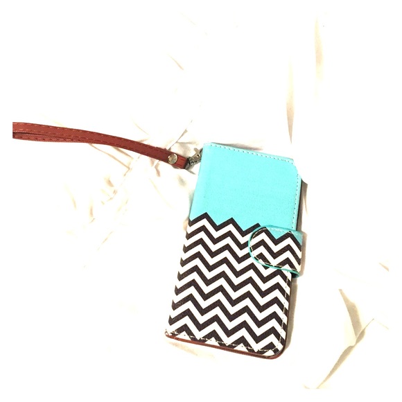 iPhone 6 chevron wristlet-phone case