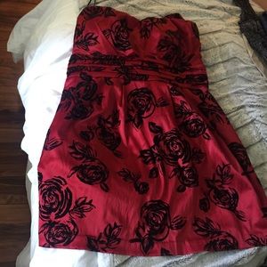 Strapless  cocktail dress with black velvet roses