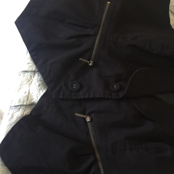 Black vest with pockets - Picture 3 of 4