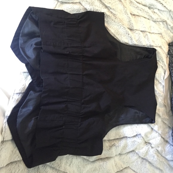 Black vest with pockets - Picture 4 of 4
