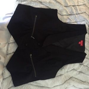 Black vest with pockets
