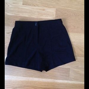 Black high wasted papaya shorts