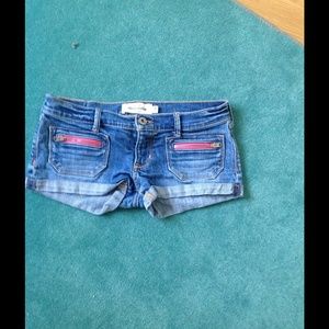 Abercrombie shorts with pink pockets