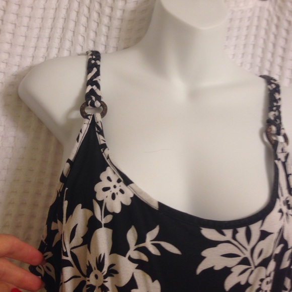 Summer dress - Picture 2 of 4