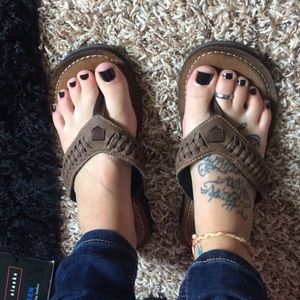 Clarks flip flops