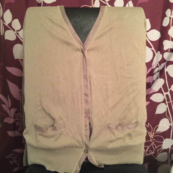 Cardigan. - Picture 2 of 3