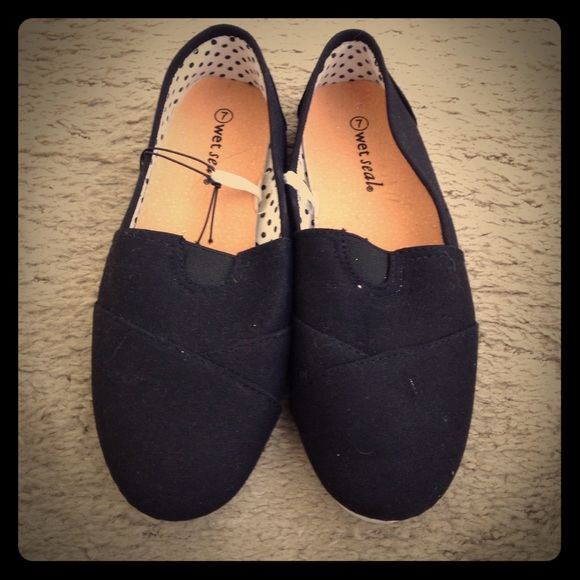 💘Black Canvas Slip Ons